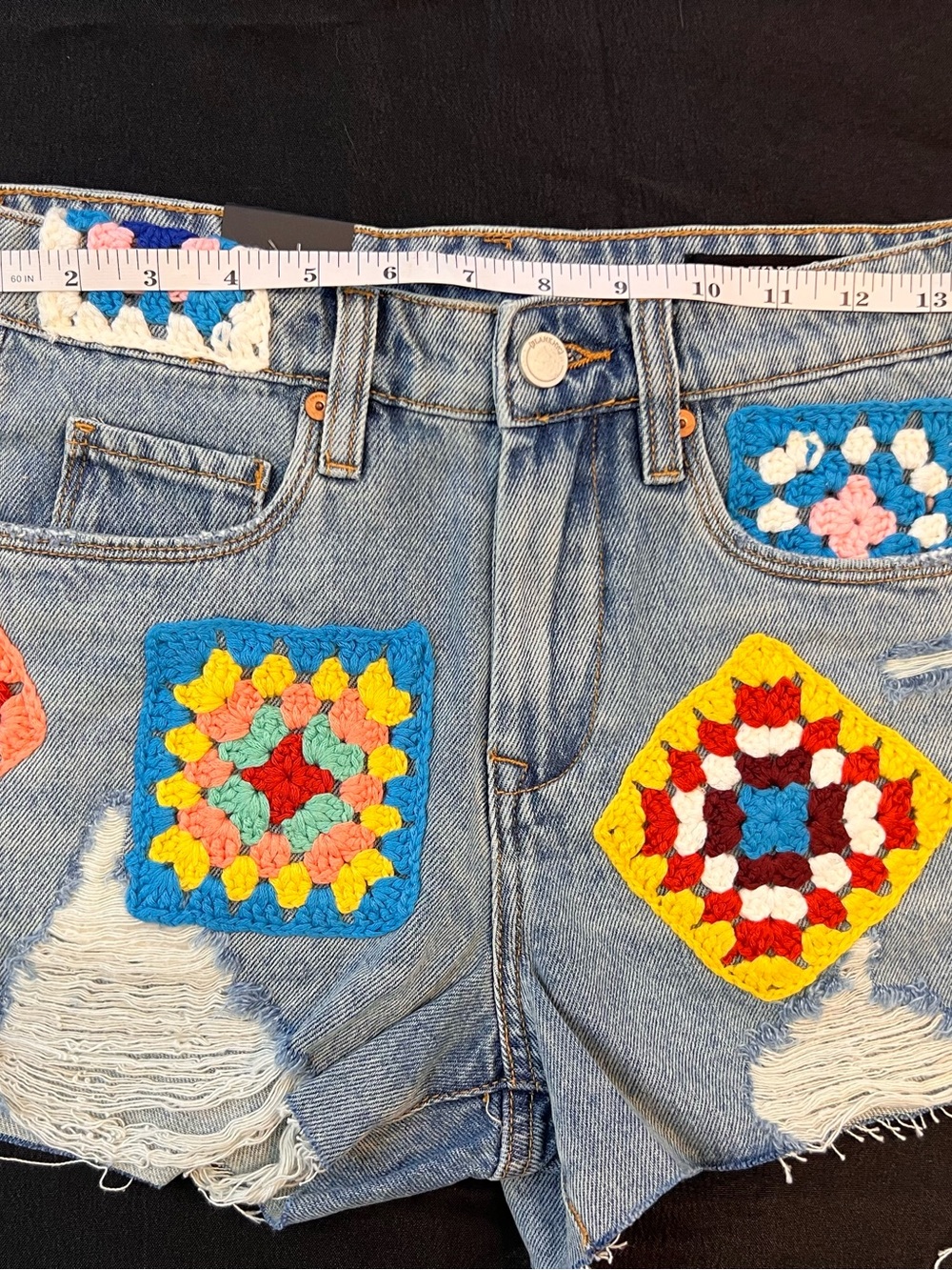 Blank NYC The Barrow Vintage High Rise Denim Shorts Crochet Patches size 25 NWT - Picture 6 of 10